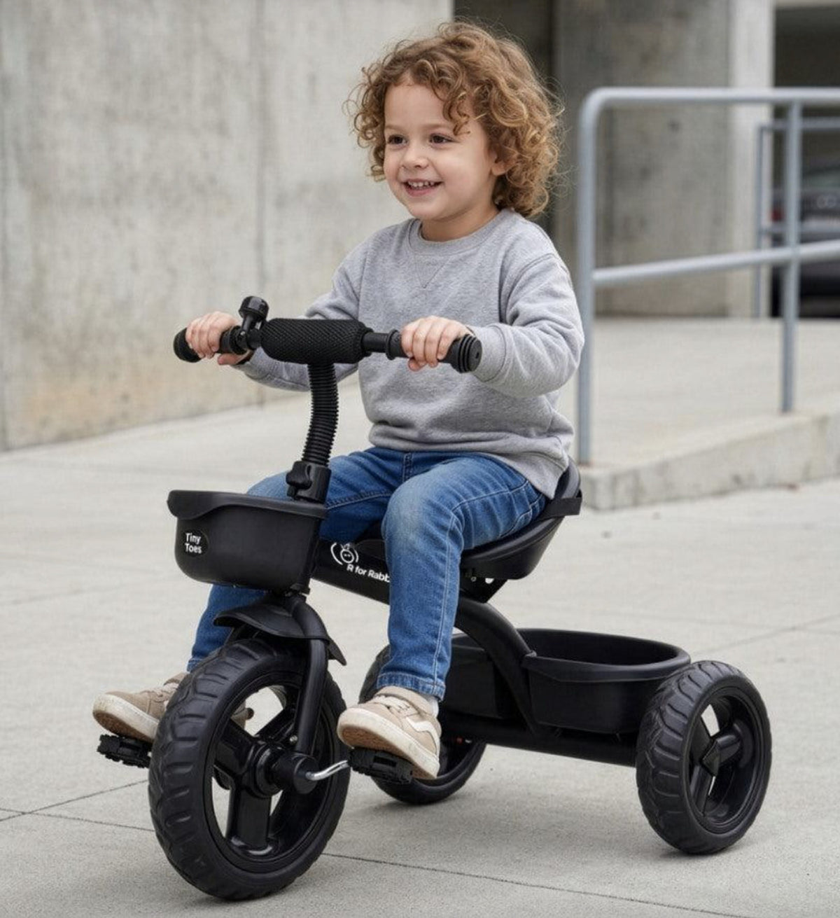 R for Rabbit Tiny Toes T10 Ace Tricycle (Black) – view 1