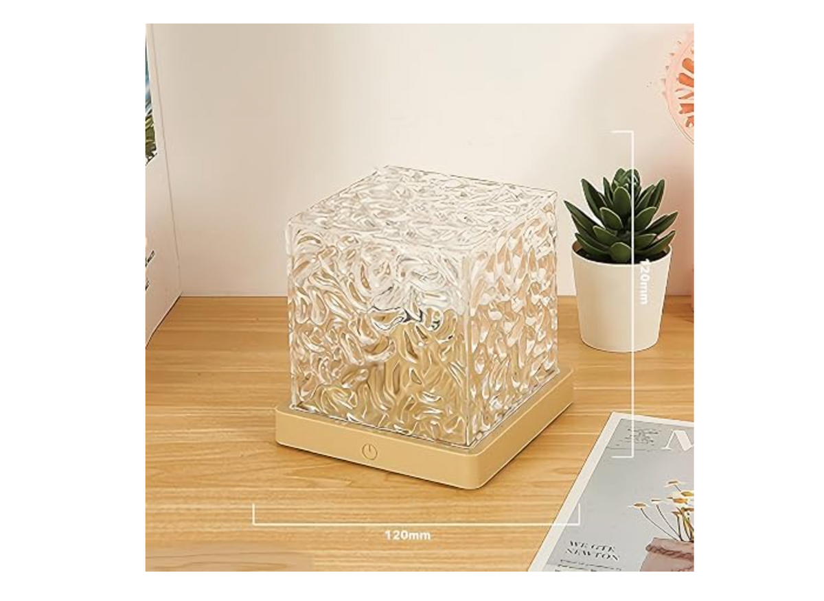 Clear wave-textured cube lamp on gold-coloured base with size illustration